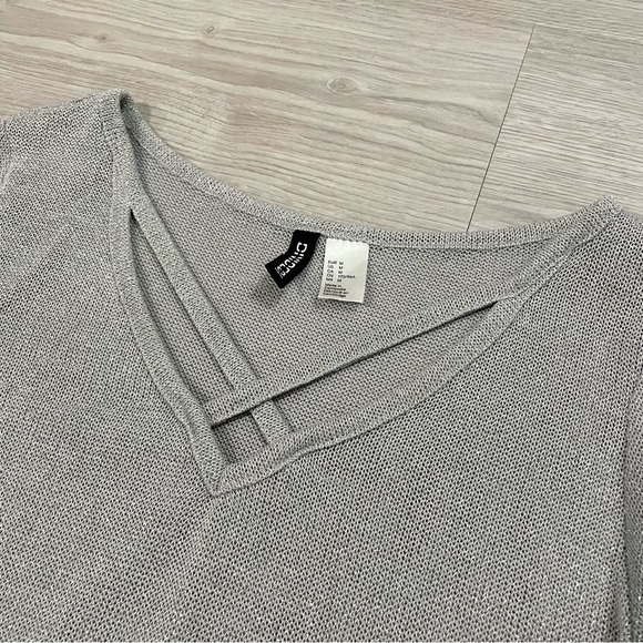 H&M Divided Long Sleeve Top - Picture 3 of 3